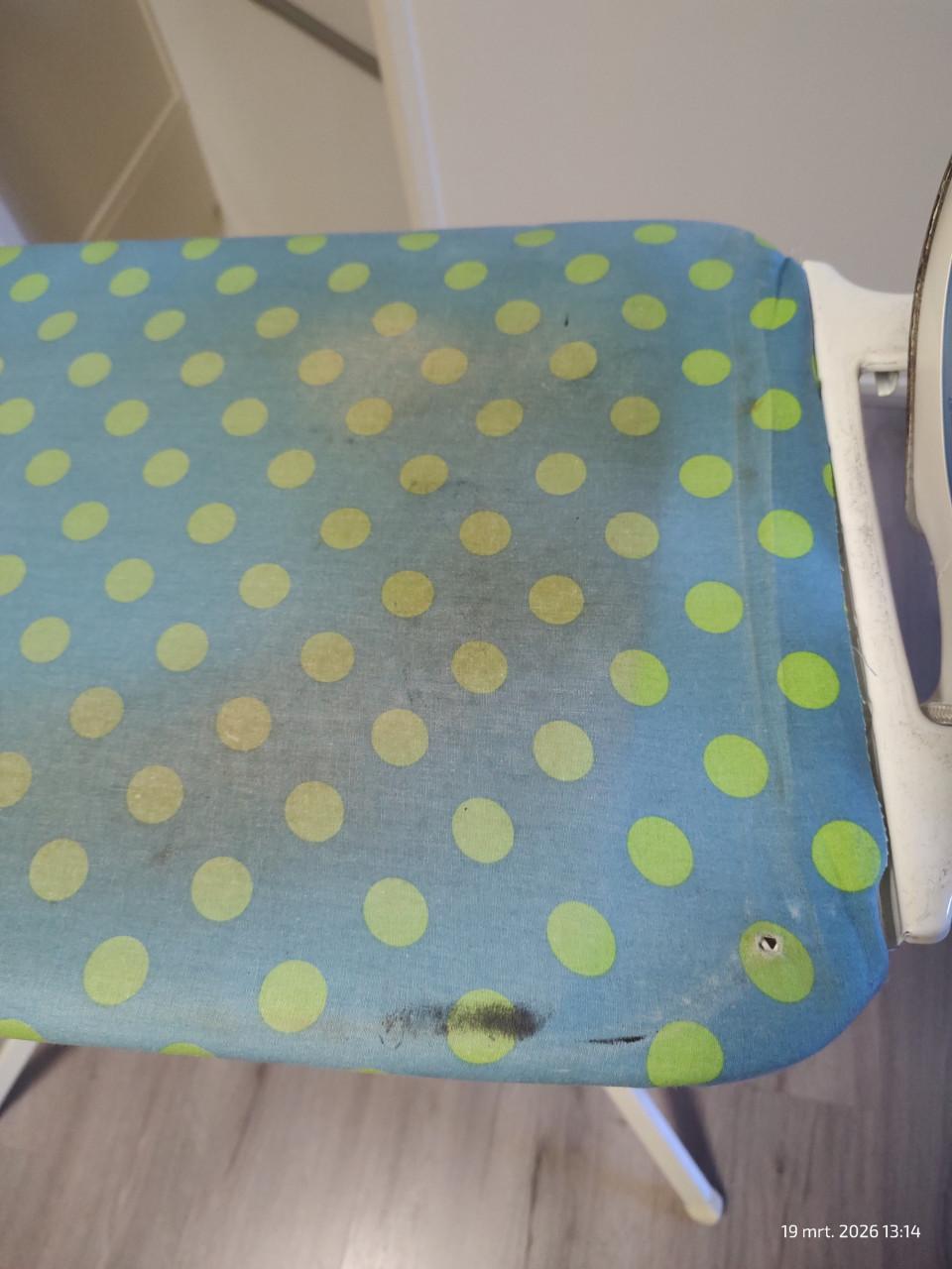 Strijkplank met strijkijzer