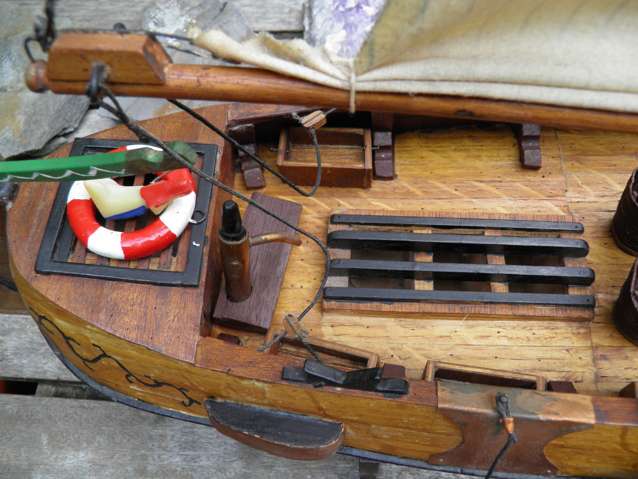 Houten vissersboot, zeer mooi 90 bij 65 cm
