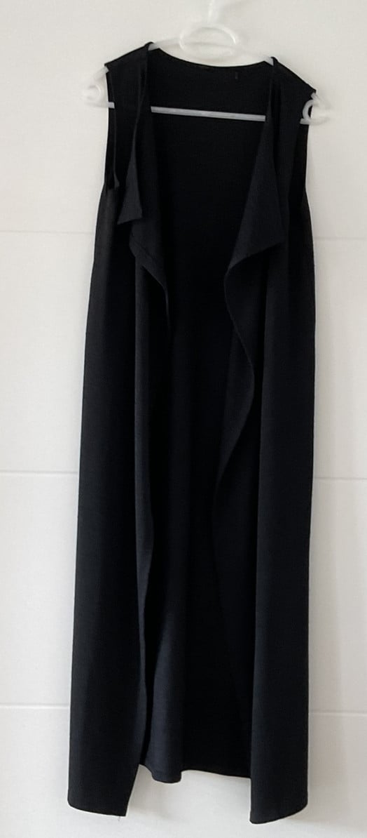 Lang zwart vest suedine lange mouw en lange hes, maat M/L