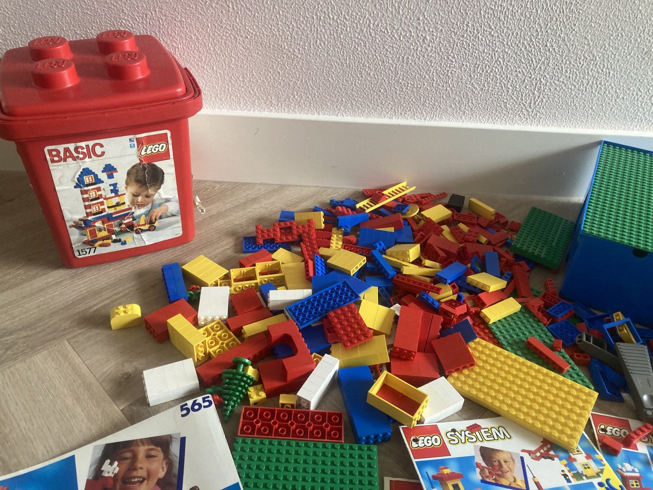 Lego met opbergbakken en boekjes