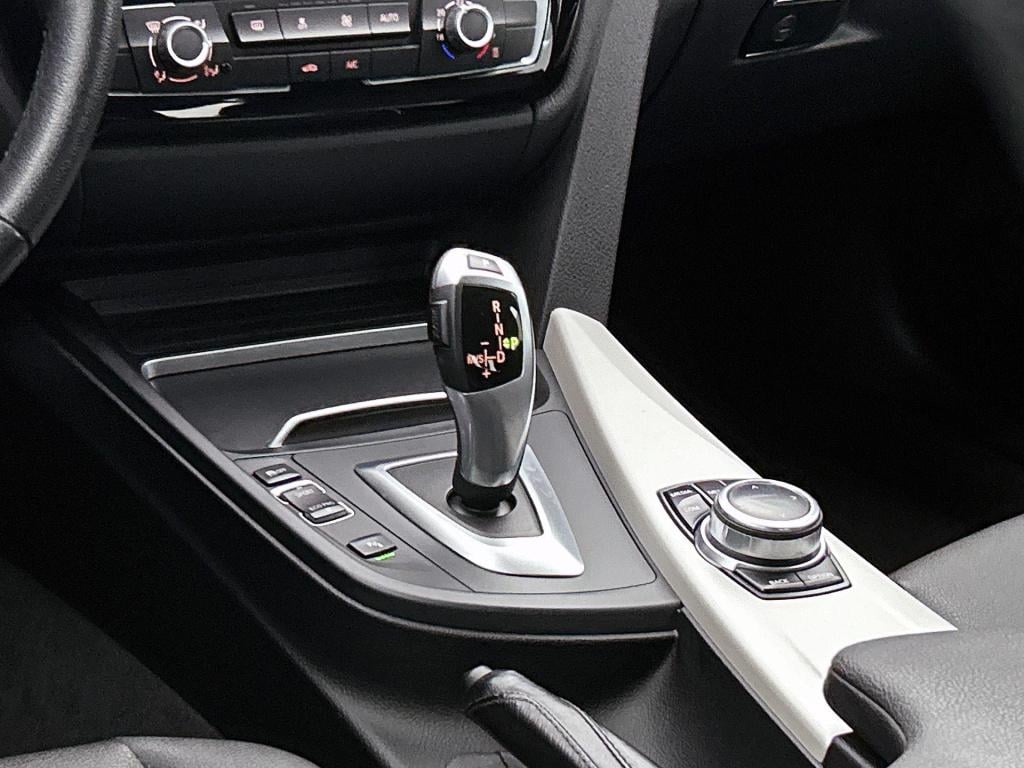 BMW 3-serie 320i xdrive executive | automaat | navigatie | leder | climate 