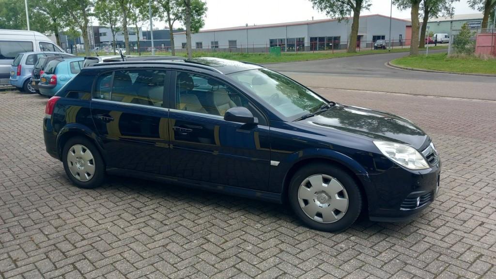 Opel SIGNUM 2.2-16v Sport automaat !! 5 deurs bj:2006 airco leer