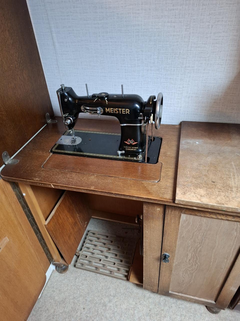 Meister trapnaaimachine in kast.