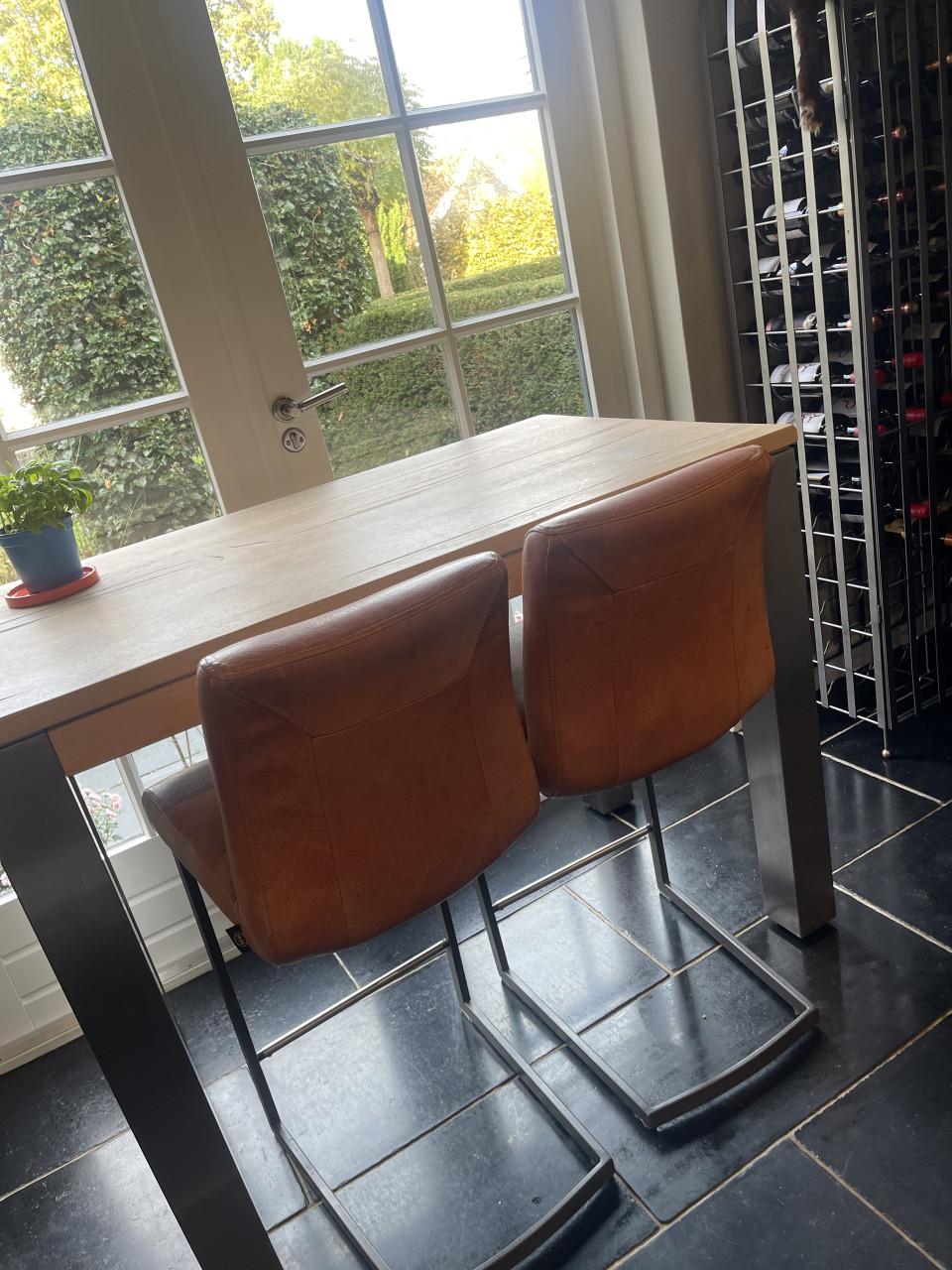 Bartafel  en 2 stoelen