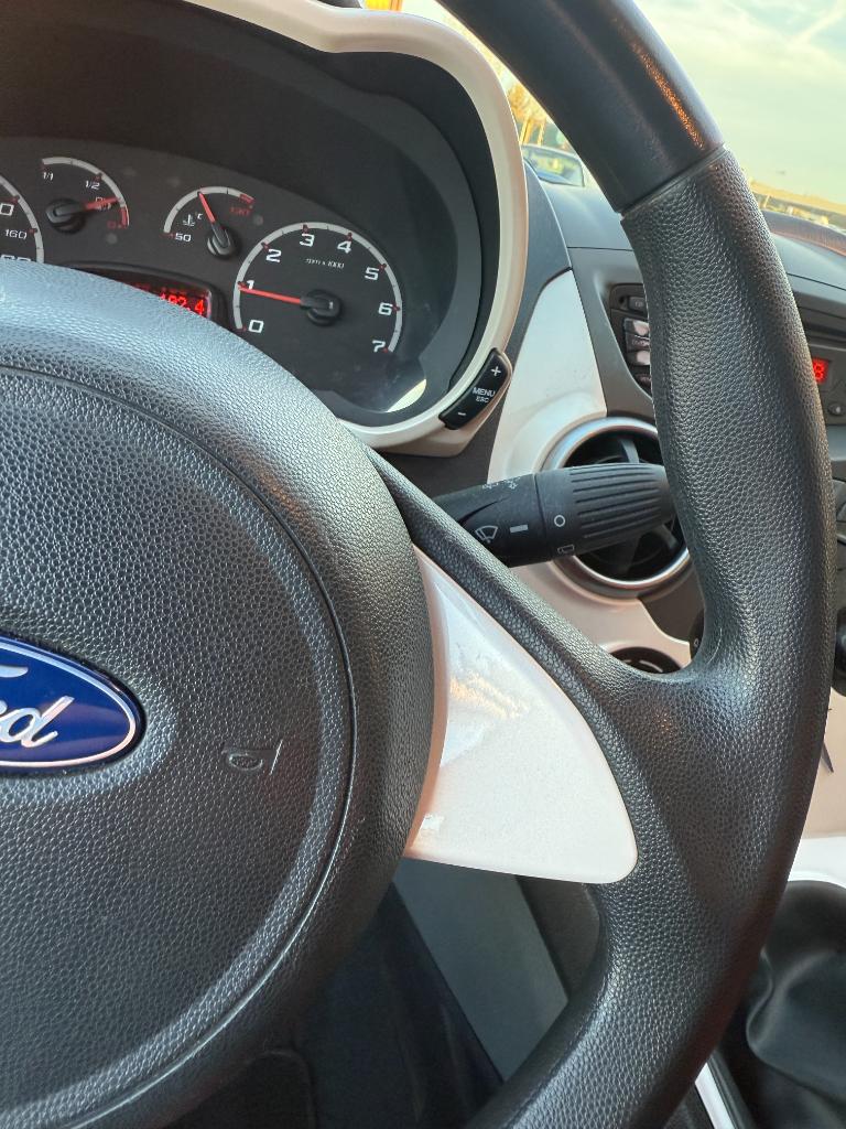 Ford KA 1.2 - titanium - airco