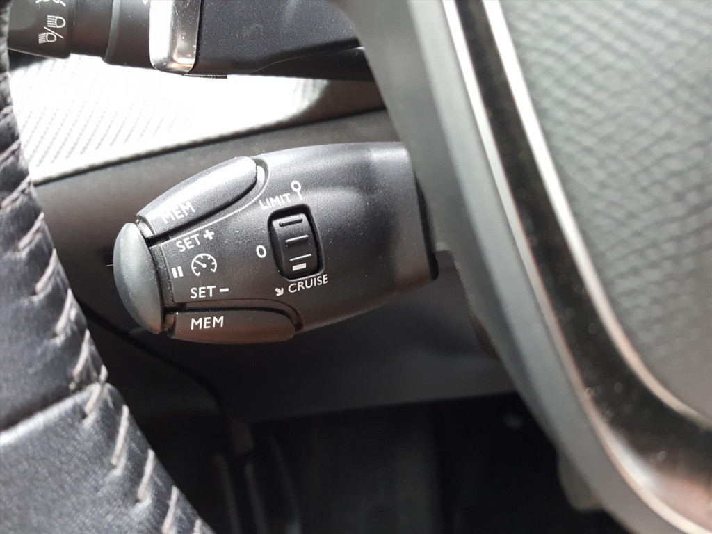 Peugeot 208 1.2 puretech 130pk allure eat8 automaat navigatie | cruise & cl
