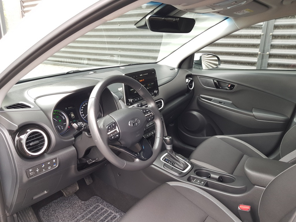 Hyundai Kona hybrid fashion