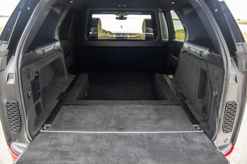 Land Rover Discovery 3.0 td6 hse grijs kenteken / leer / navi / luchtvering