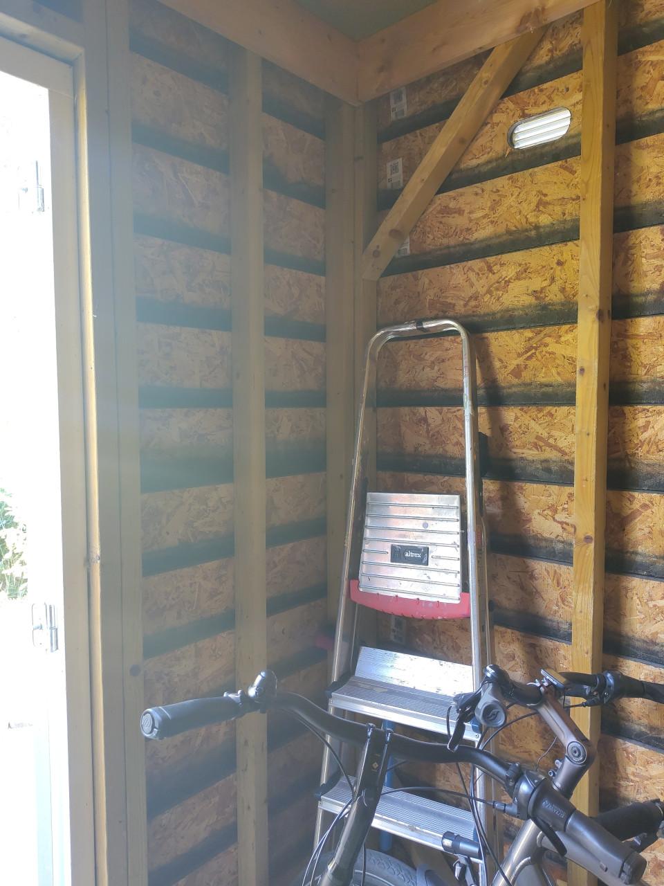 Houten schuurpanelen met kunststof coating
