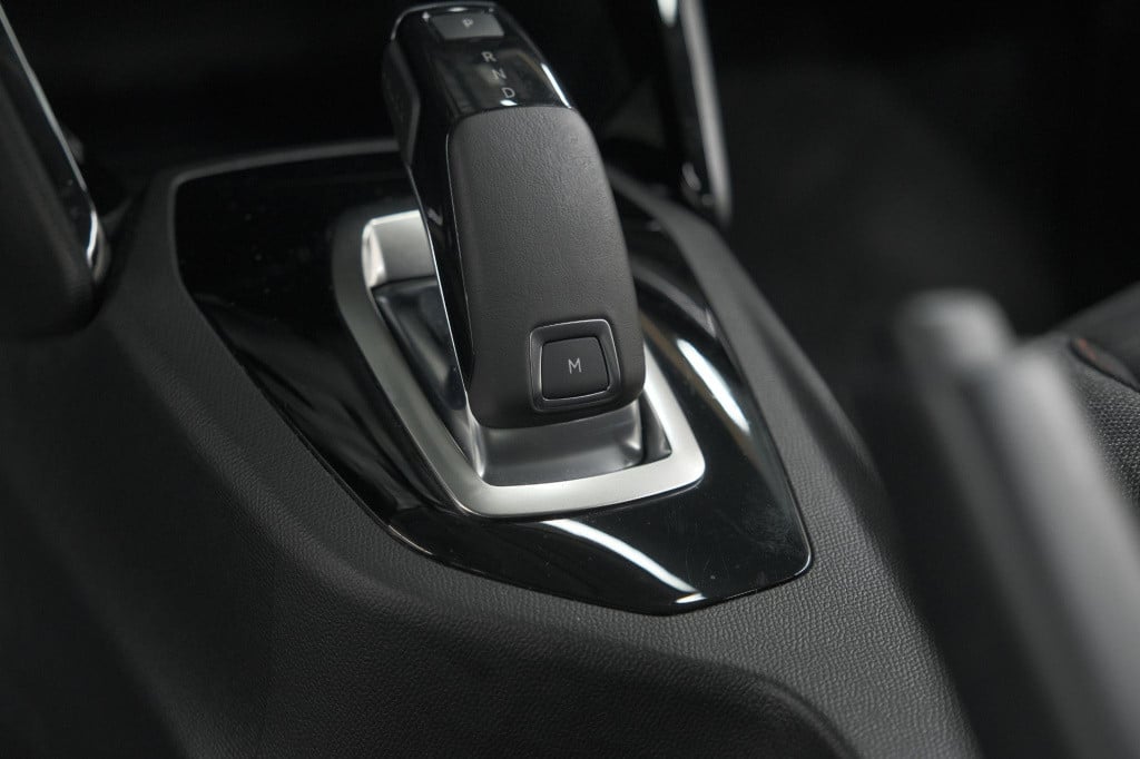 Peugeot 2008 puretech 130 eat8 active | parkeersensoren | navigatie | apple