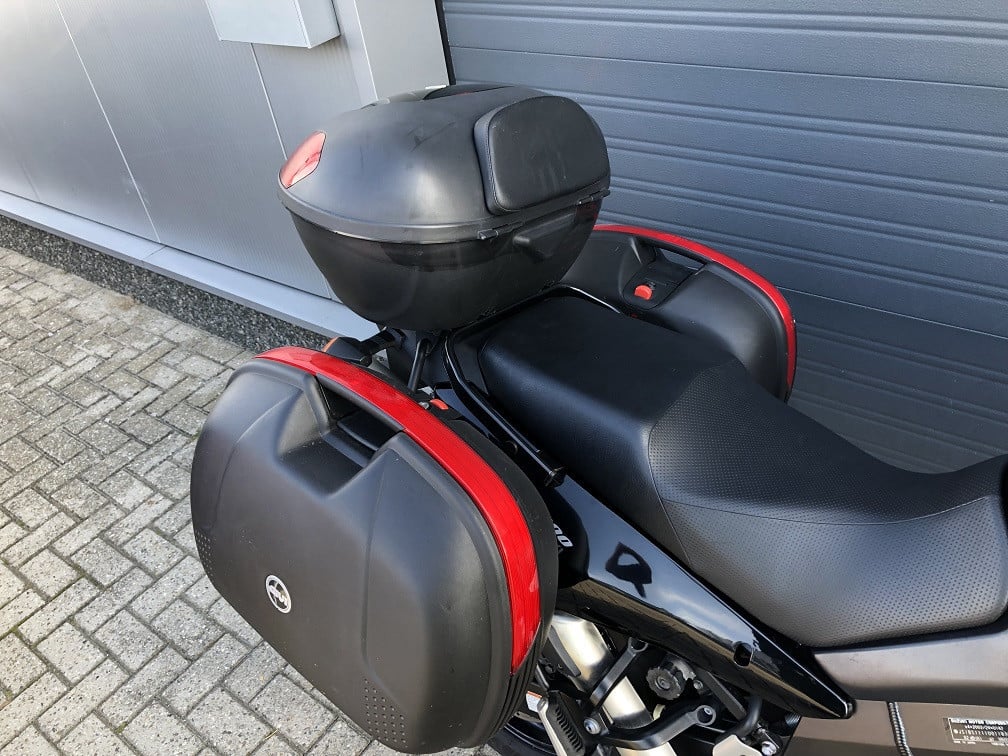 Suzuki DL1000 V-Strom, 11-2005, 31 dkm, 1e eig, kofferset etc etc €4450,-