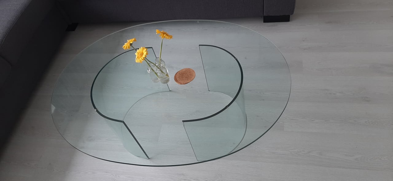Ovalen glazen salontafel