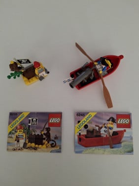 2 x vintage Pirates Lego sets
