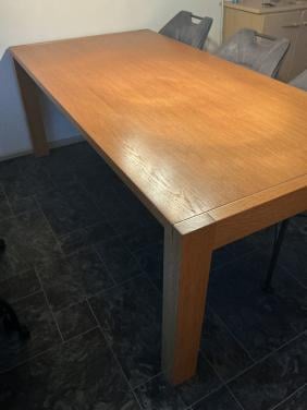 Eetkamertafel, salontafel en bijzettafel