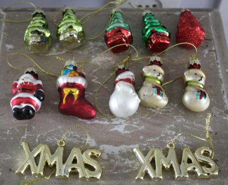 Set van 12  glazen kerst ballen verschillende soorten