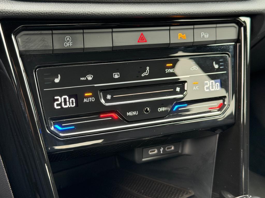 Volkswagen T-roc 1.5 tsi 150pk dsg r-line | trekhaak | camera | keyless | e