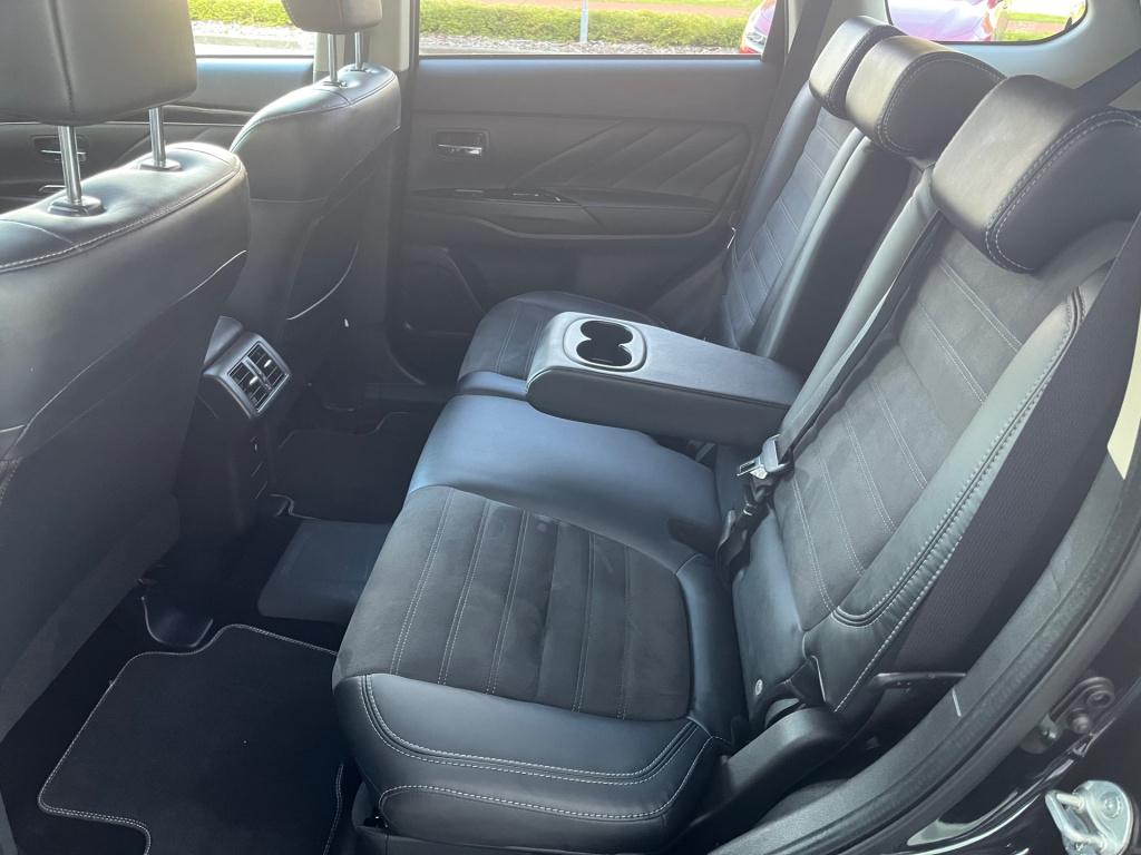 Mitsubishi Outlander 2.4 phev intense+|trekhaak|schuif-/kanteldak|rijklaar