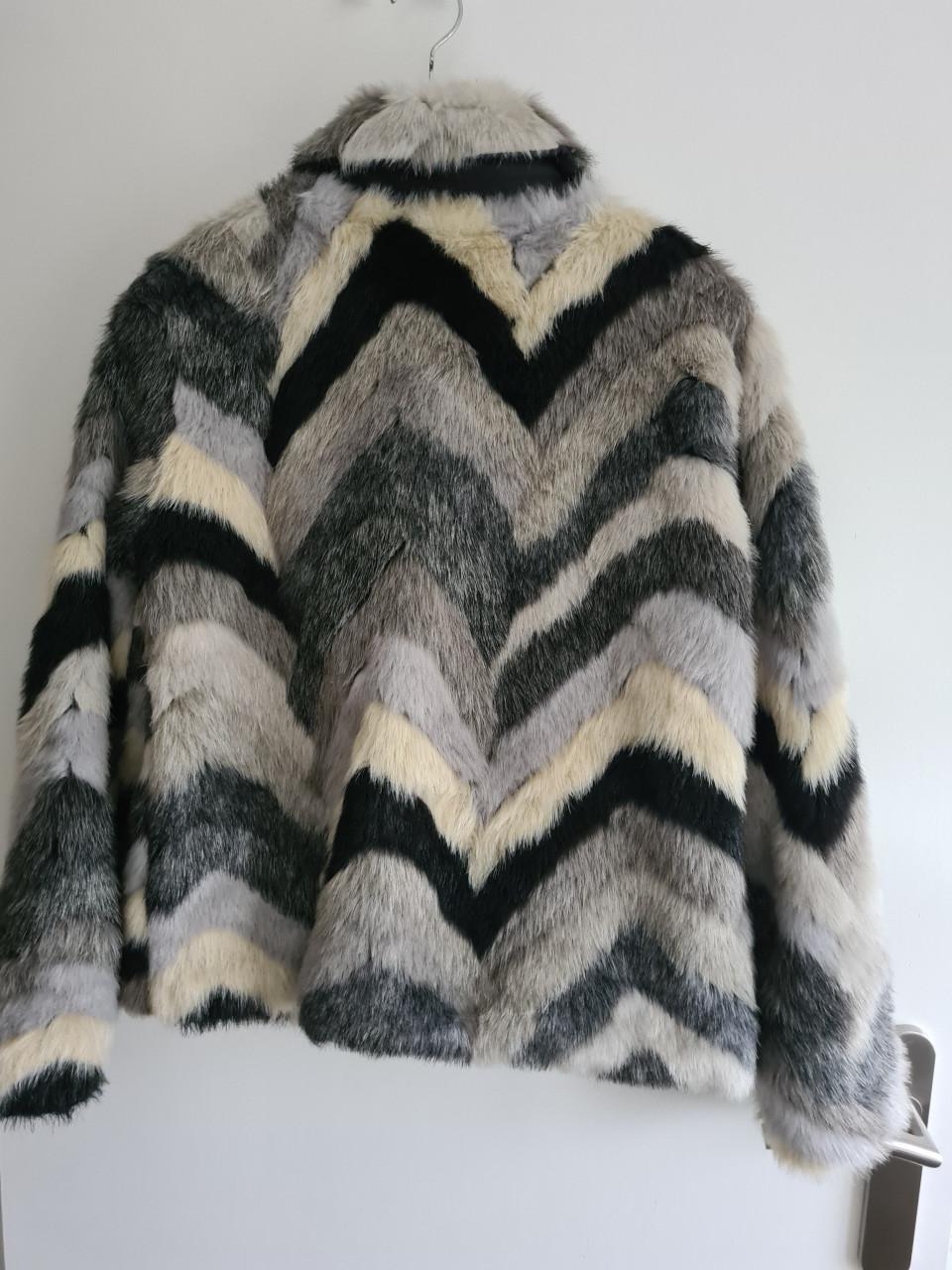 Nieuwe Seven Sister ( The Sting ) ecru, grijs ,zwart fake fur bontjas Mt M