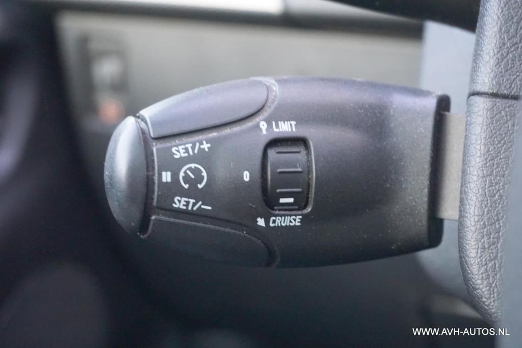 Peugeot 207 1.6-16v t féline