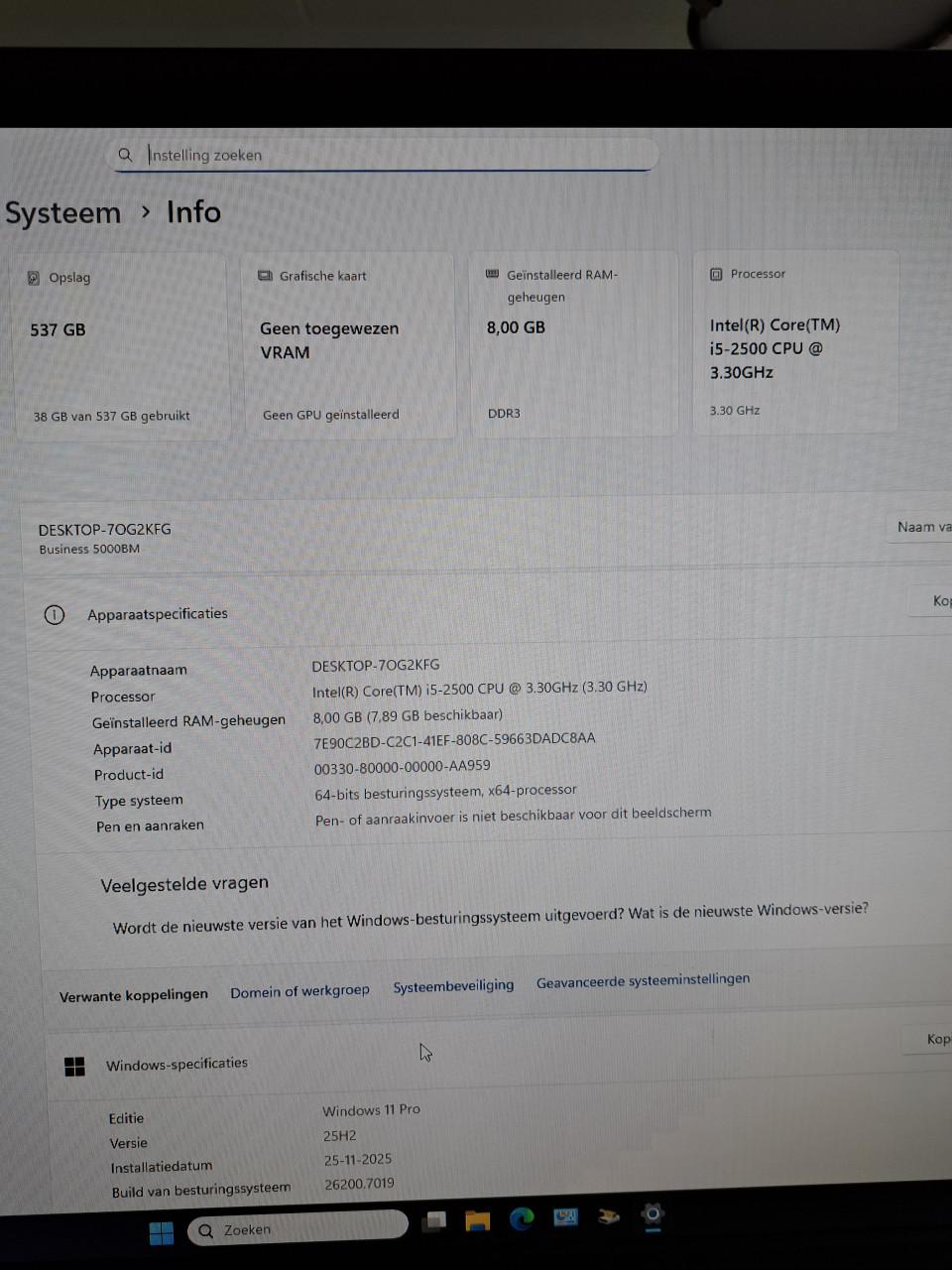 PC i5-2500 met toetsenbord en draadloze oplaadbare usb/bluetooth muis.