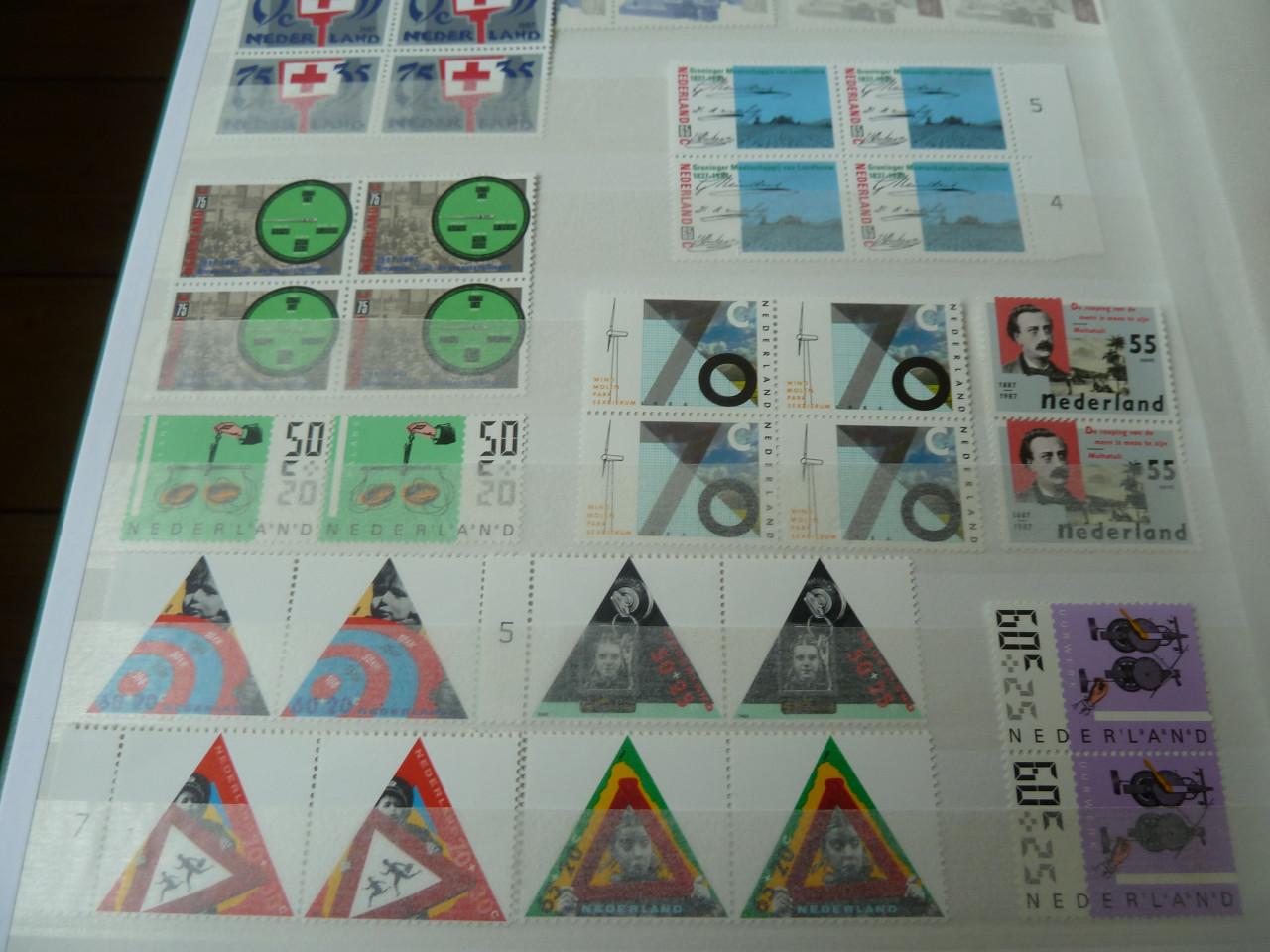 STOCKBOEK MET RUIM 650 NED.ZEGELS