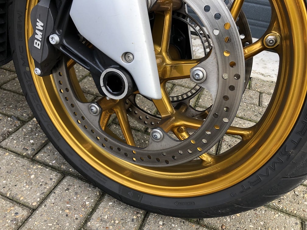 Frisse BMW K1200R met slechts 43 dkm, kofferset, nieuw model ABS, €3995.-