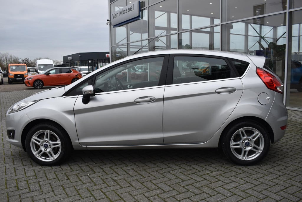 Ford Fiesta 1.0 titanium | nieuwe distributieriem | radio | airco | lichmet