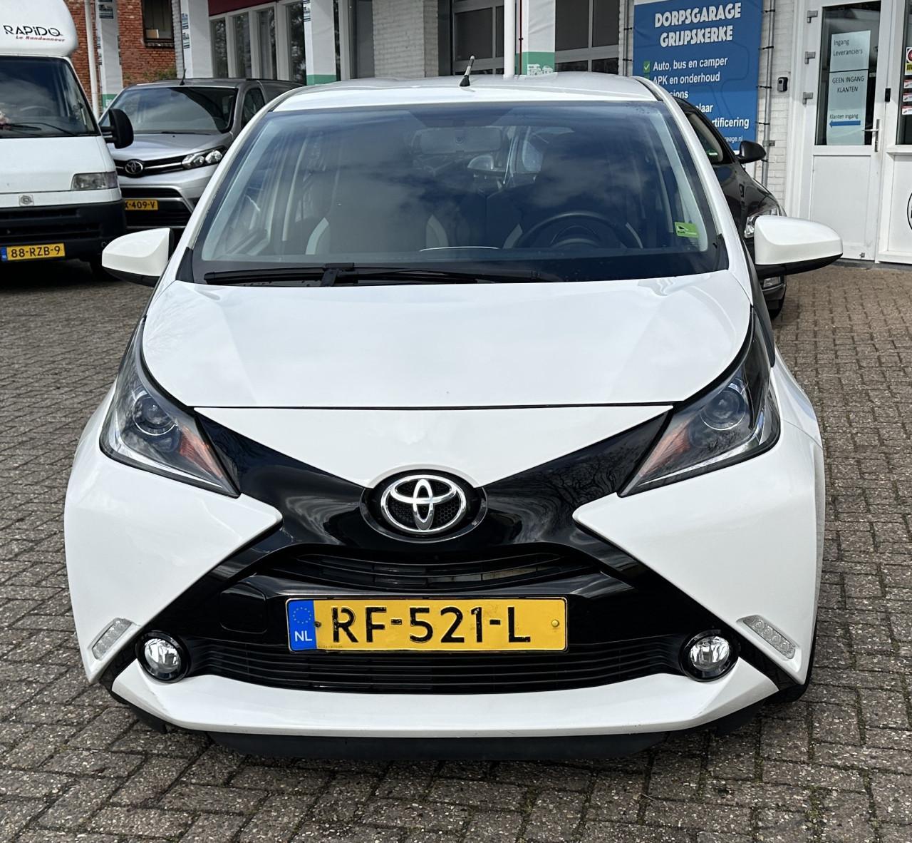 TOYOTA AYGO 1.0 VVT-i x-play | Airco | 3 maanden garantie | Vol jaar APK