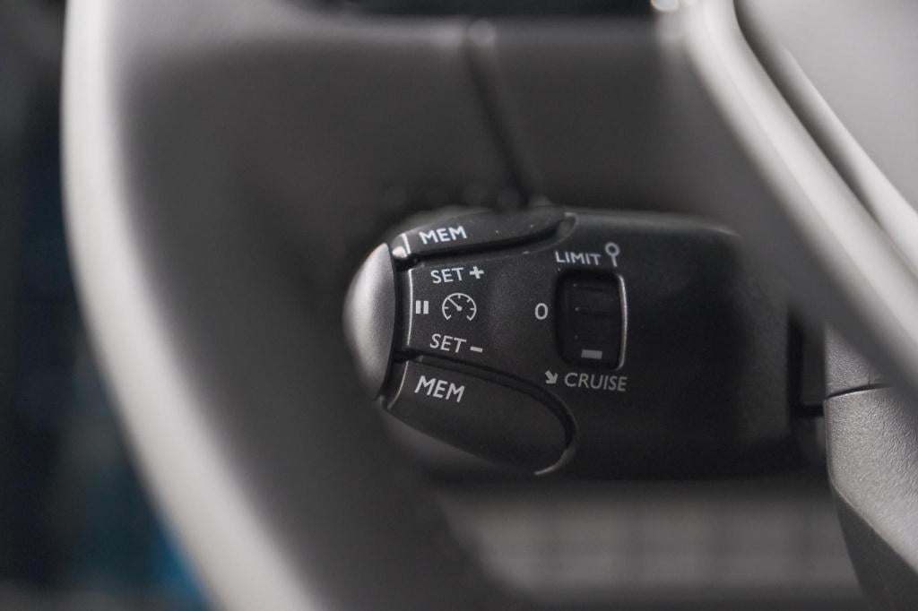 Peugeot 2008 hybrid 136 e-dcs6 style | apple carplay | parkeersensoren | cl
