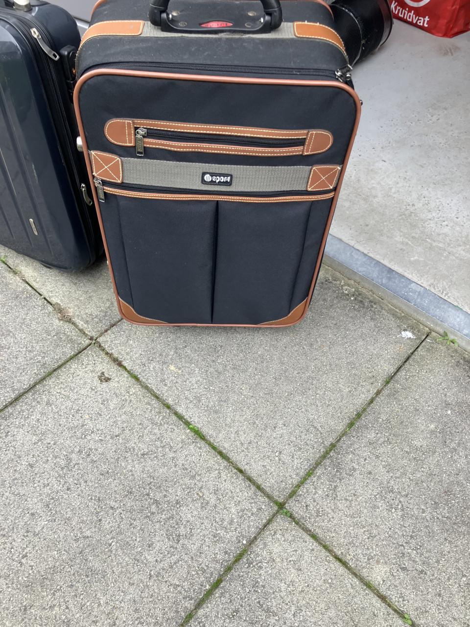 Te koop 2 reiskoffertje met wieltjes en trekstang