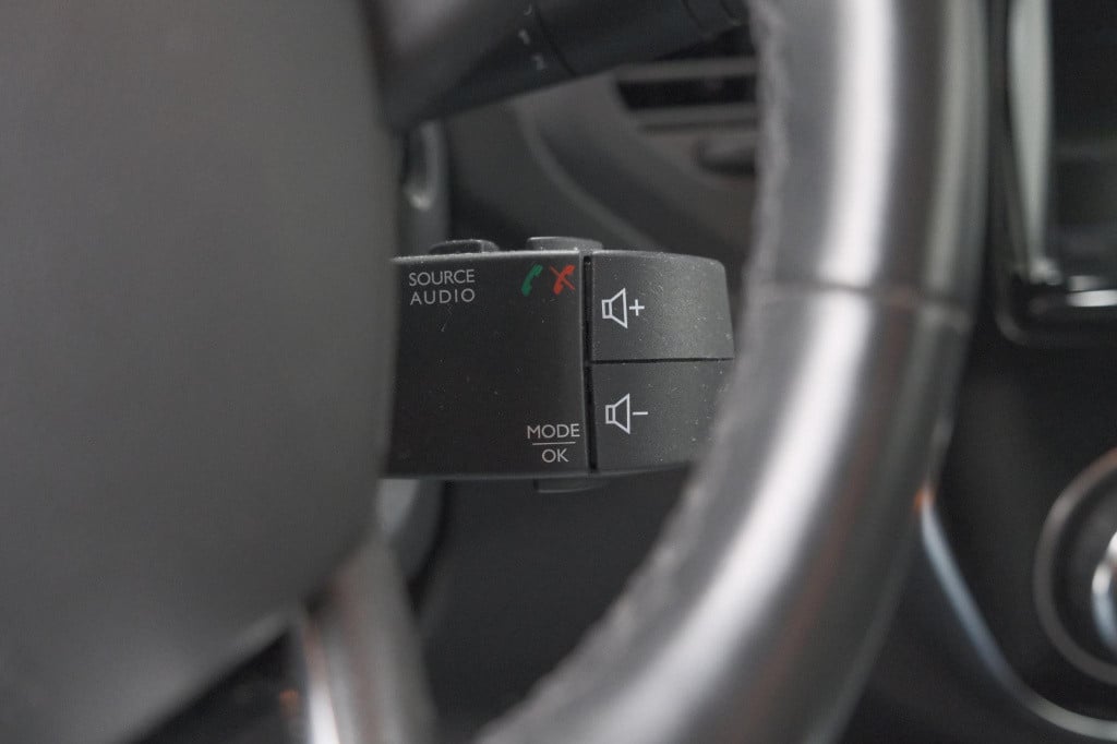 Renault Captur tce 120 bose | camera | dodehoekdetectie | navigatie | stoel