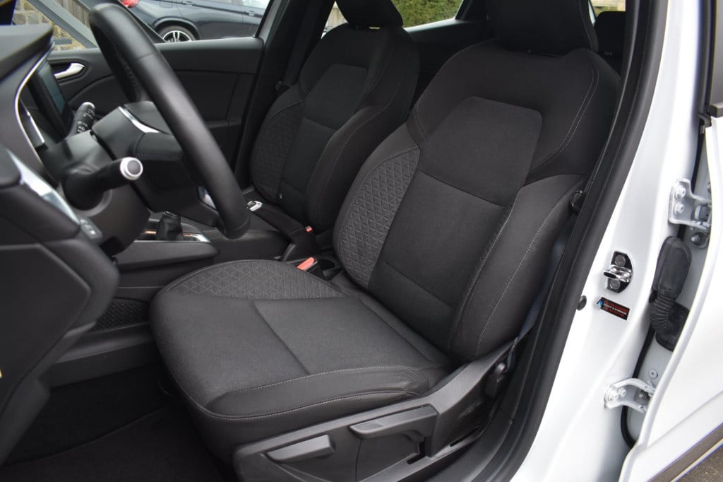 Renault Clio 1.0 tce | parkeersensoren | navigatie | dealer onderhouden | c
