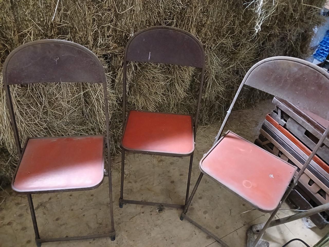 3 ouderwetse stoeltjes