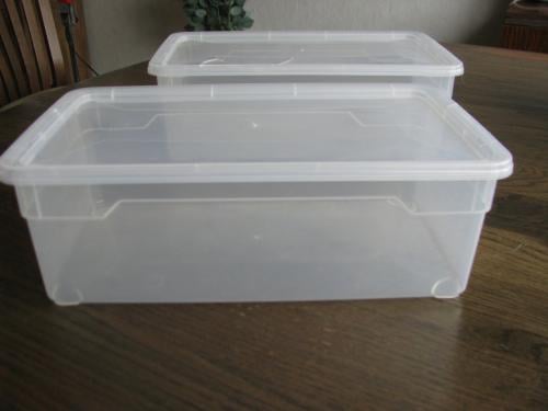 Opbergdozen, ook van Tupperware.