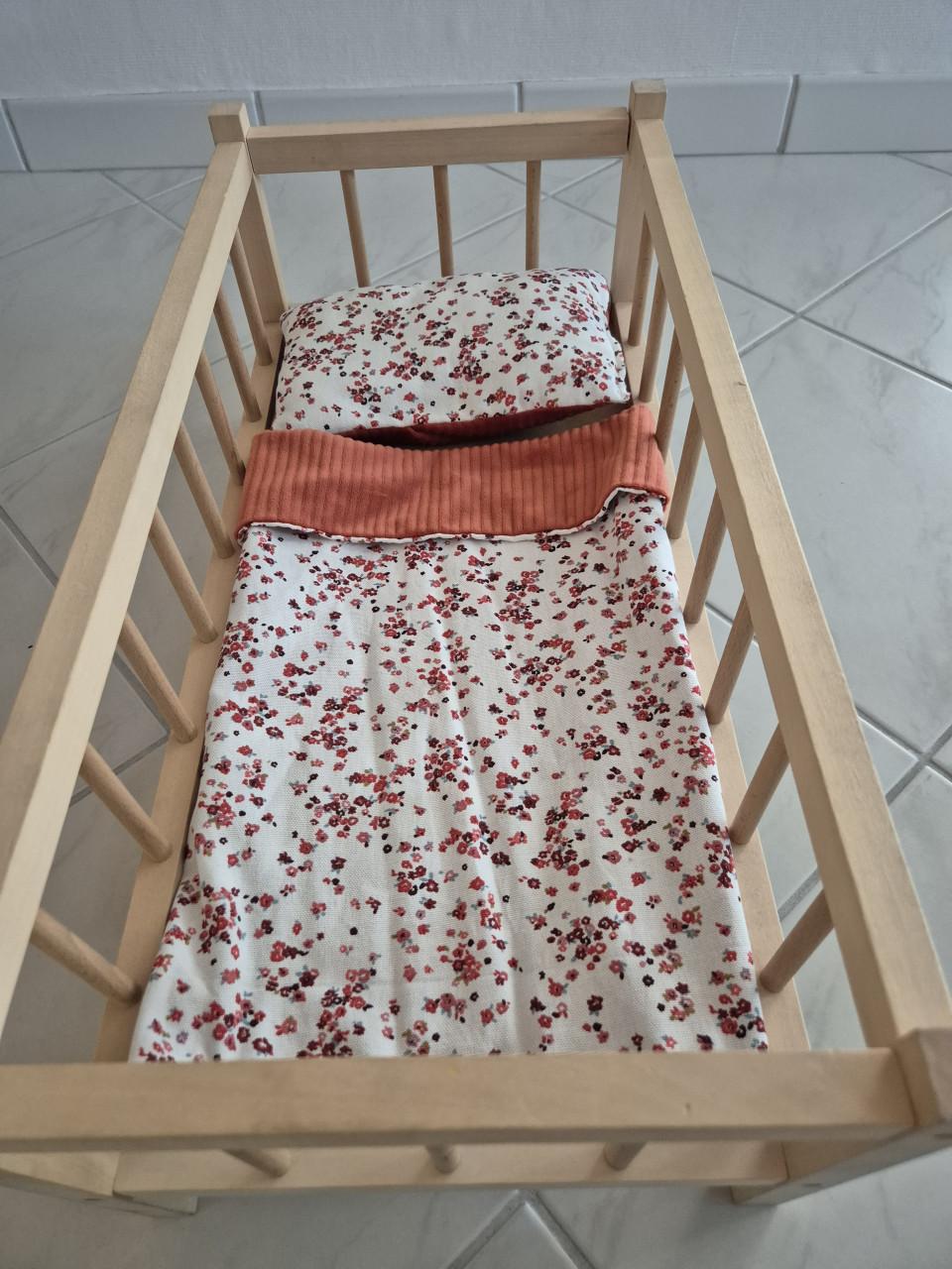 Houten poppenledikantje