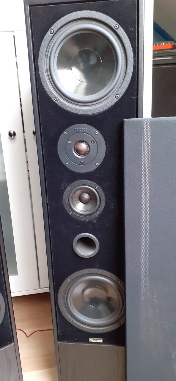 Magnat vector 6- 4Way bass reflex speakers 150-250 Watt