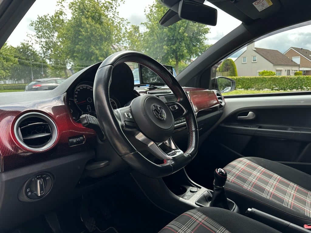 Volkswagen UP! gti // carplay // android auto //