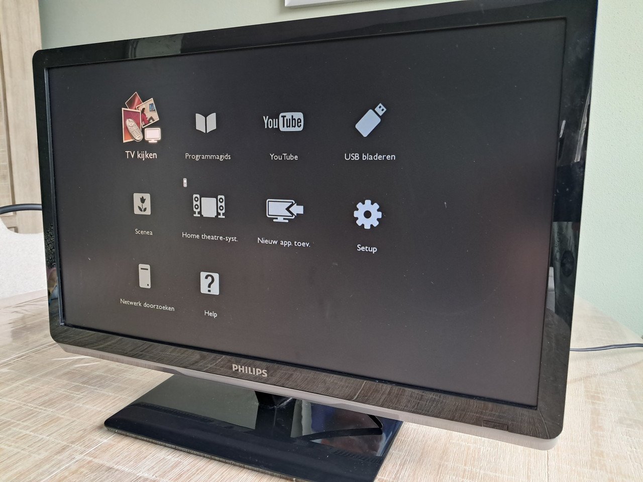 Philips Smart TV 22PFL3507H/12 (22 inch)