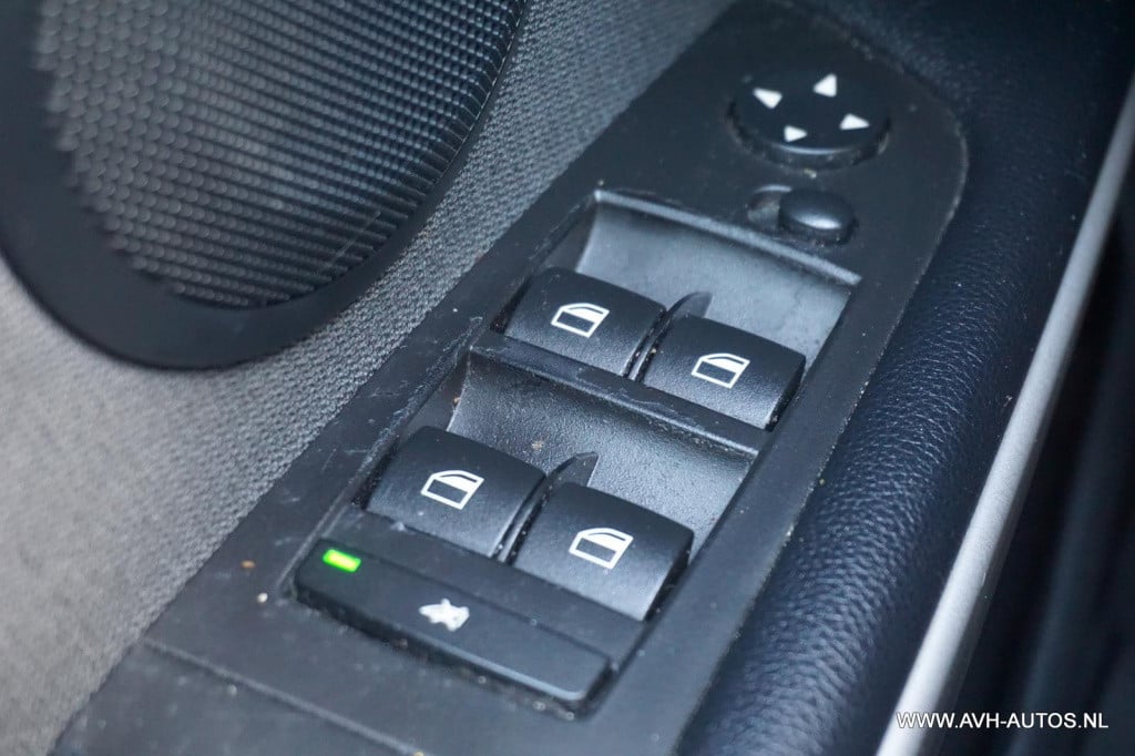 BMW 3-serie 318i high executive