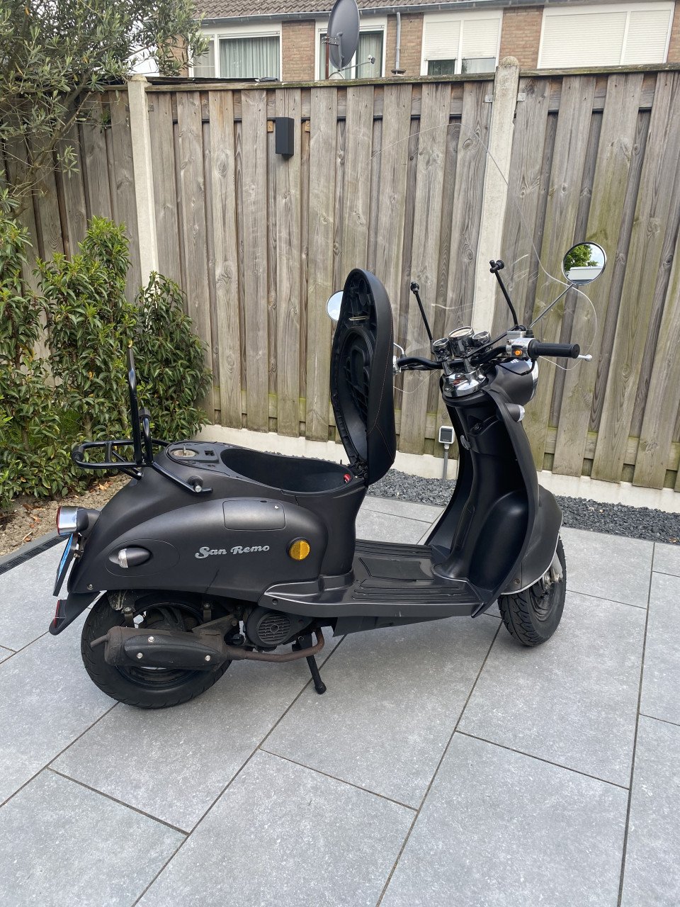 Te koop 'gebruikte scooter' Santini San Remo