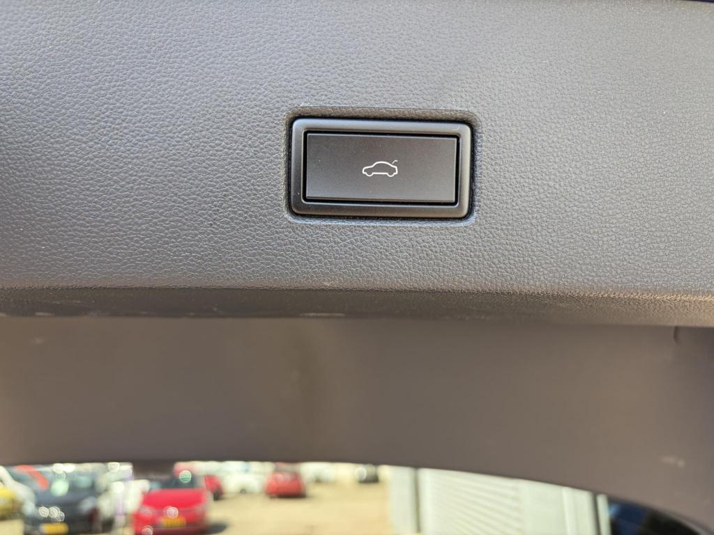 Volkswagen T-roc 1.5 tsi sport dsg virtuele cockpit |navigatie|trekhaak