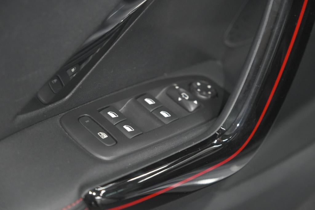 Peugeot 2008 puretech 110 eat6 gt-line | trekhaak | panoramadak | apple car
