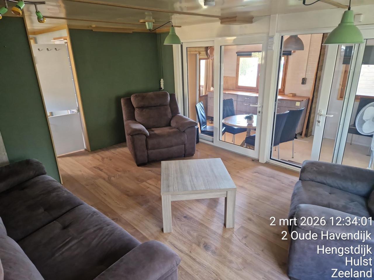 Instapklare stacaravan met staanplaats te koop in Hengstdijk zws vlaanderen