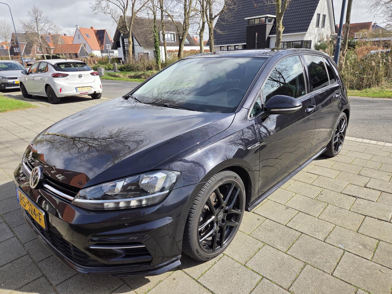 Volkswagen Golf VII- 1.6 TDI Highline Business R Automaat.