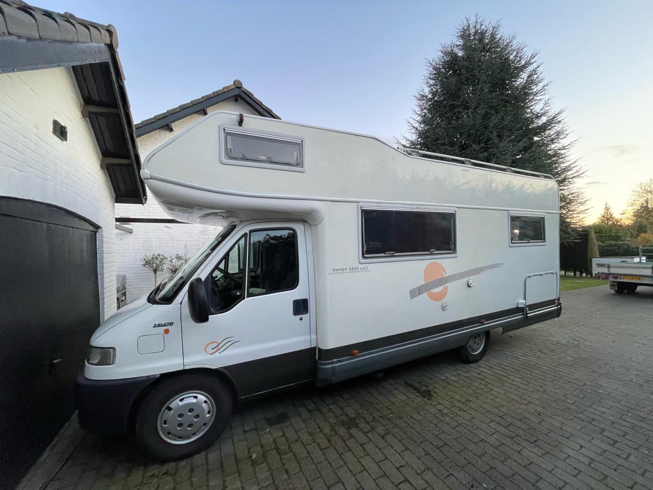 Moderne Camper dubbele airco lage km stand