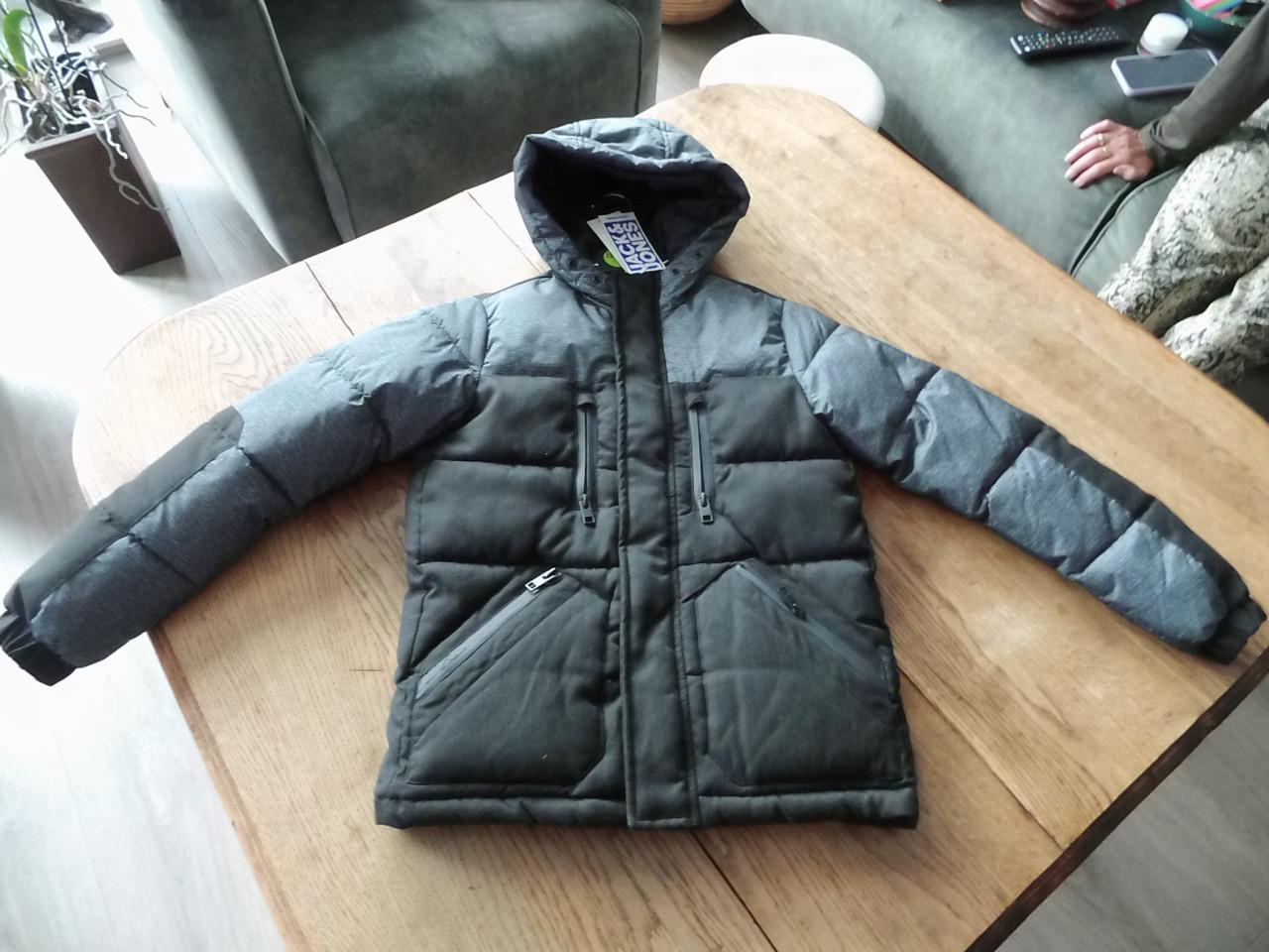 Jas van Jack&Jones maat 140.