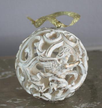 Stenen kerstbal met bewerking en engel