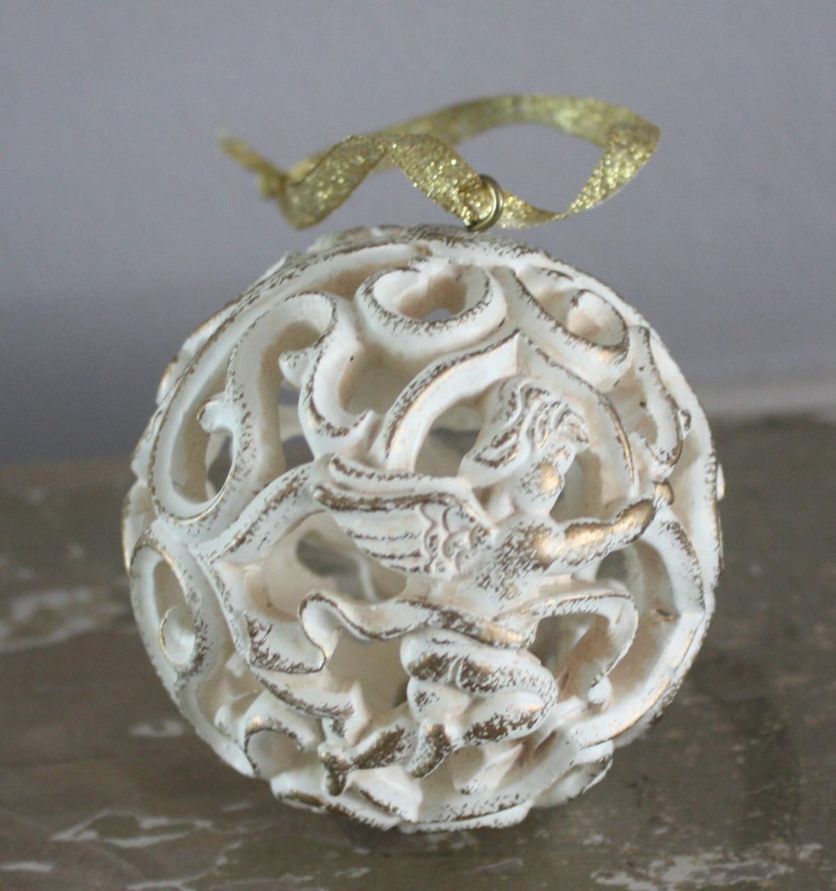 Stenen kerstbal met bewerking en engel