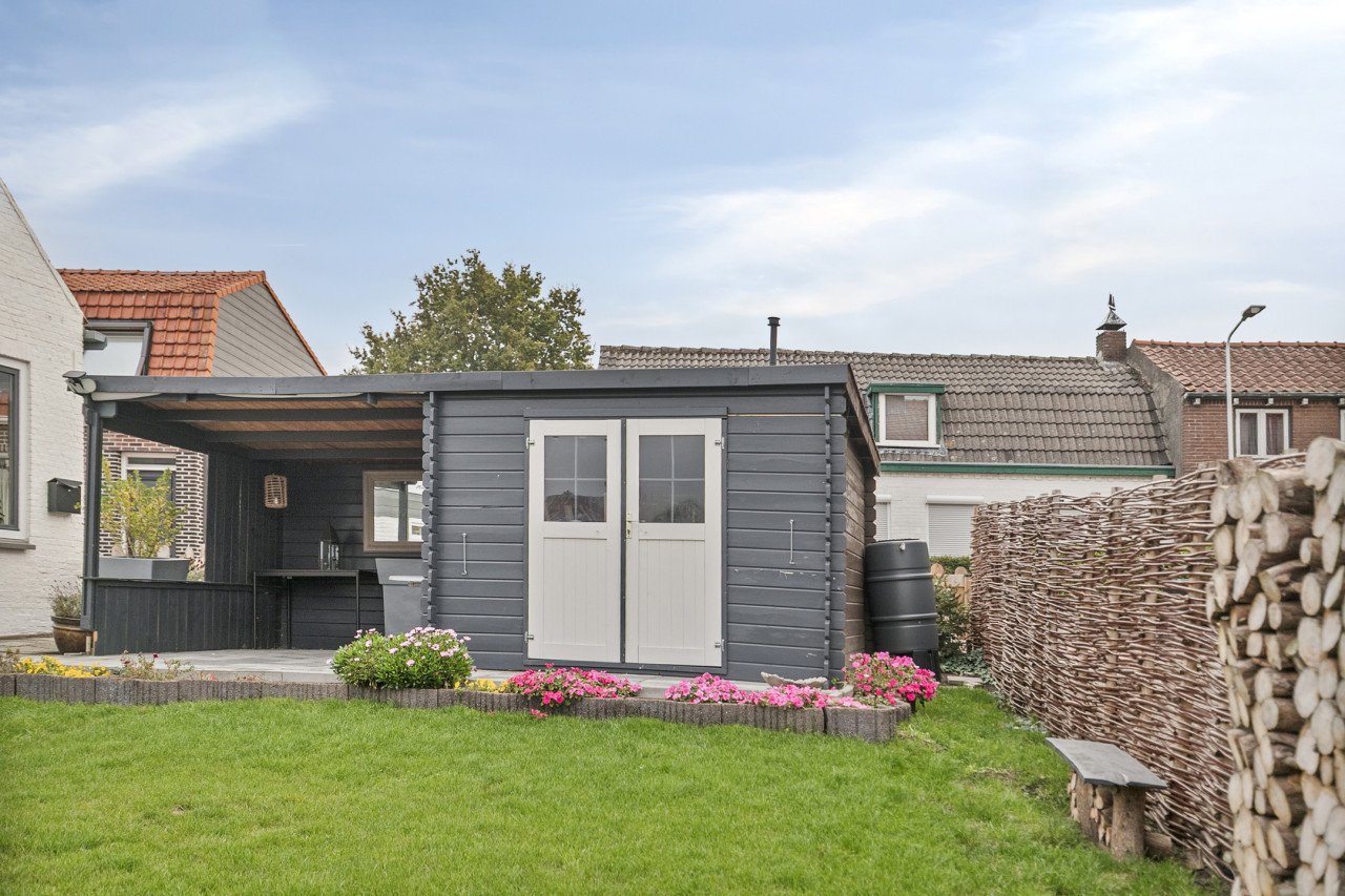 Fluistertip, half vrijstaande woning met fijne tuin, schuur, overkapping