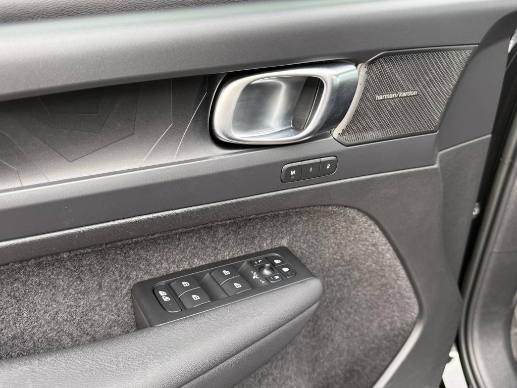 Volvo XC40 t5 262pk recharge ultimate dark| panodak| adap.cruise| camera| e